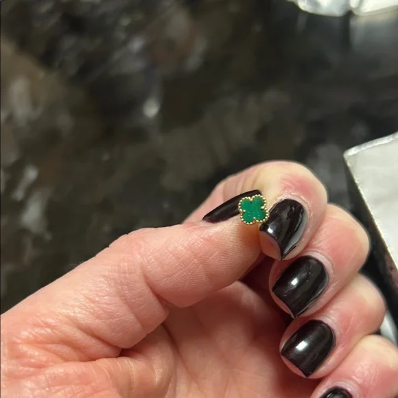 Elegant Gold and Green Clover Earrings - Picture 4 of 4